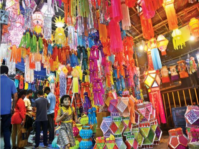 Diwali consciousness in Mumbai by beating the corona | कोरोनाला धुडकावून लावत मुंबईत दिवाळीचे चैतन्य; खरेदीला मुंबईकरांचा चांगला प्रतिसाद Diwali consciousness in Mumbai by beating the corona | कोरोनाला धुडकावून लावत मुंबईत दिवाळीचे चैतन्य; खरेदीला मुंबईकरांचा चांगला प्रतिसाद
