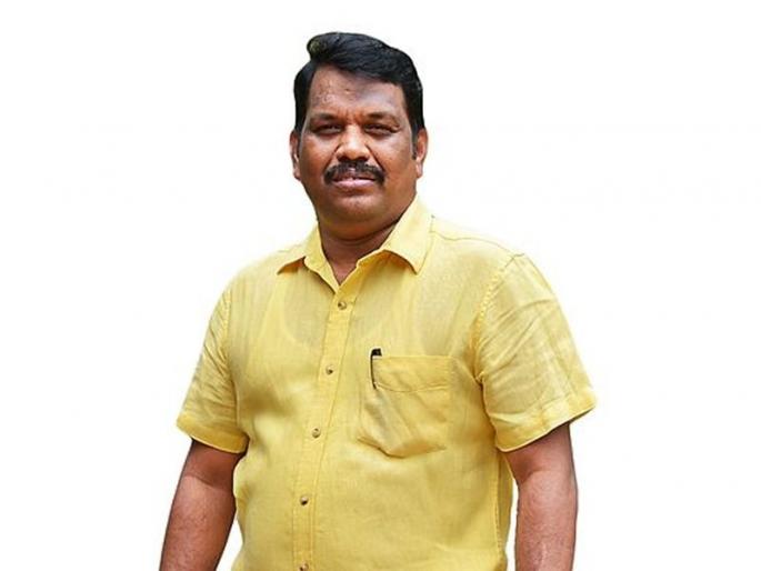 Michael Lobo wants to meet Manohar Parrikar over beach cleaning | गोव्यात किनारा सफाई प्रश्नावर उपसभापती मायकल लोबो आक्रमक