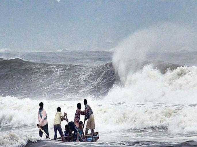 Cyclone Michong: Fishermen are prohibited from going into the sea amid warning of heavy rain | ‘मिचाॅंग’ धडकणार, मुसळधार बरसणार; हवामान खात्याचा इशारा Cyclone Michong: Fishermen are prohibited from going into the sea amid warning of heavy rain | ‘मिचाॅंग’ धडकणार, मुसळधार बरसणार; हवामान खात्याचा इशारा