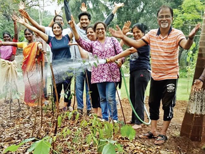 Micro Forest stands in Mumbai for environmental conservation | पर्यावरण संवर्धनासाठी मुंबईत उभे राहतेय मायक्रो फॉरेस्ट Micro Forest stands in Mumbai for environmental conservation | पर्यावरण संवर्धनासाठी मुंबईत उभे राहतेय मायक्रो फॉरेस्ट