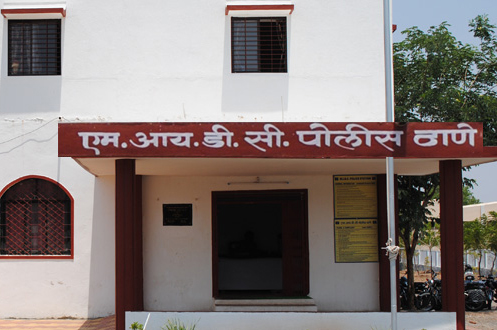 The unfortunate end of Chimurdi when building the temple of Lakshmi | घरातील लक्ष्मीचे मंडप बांधताना चिमुरडीचा दुदैवी अंत The unfortunate end of Chimurdi when building the temple of Lakshmi | घरातील लक्ष्मीचे मंडप बांधताना चिमुरडीचा दुदैवी अंत