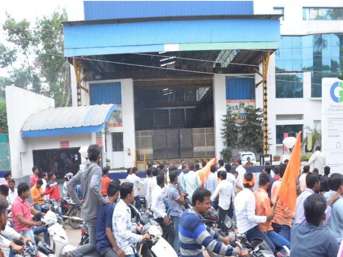 Four companies of MIDC stoned to death | एमआयडीसीमधील चार कंपन्यावर दगडफेक