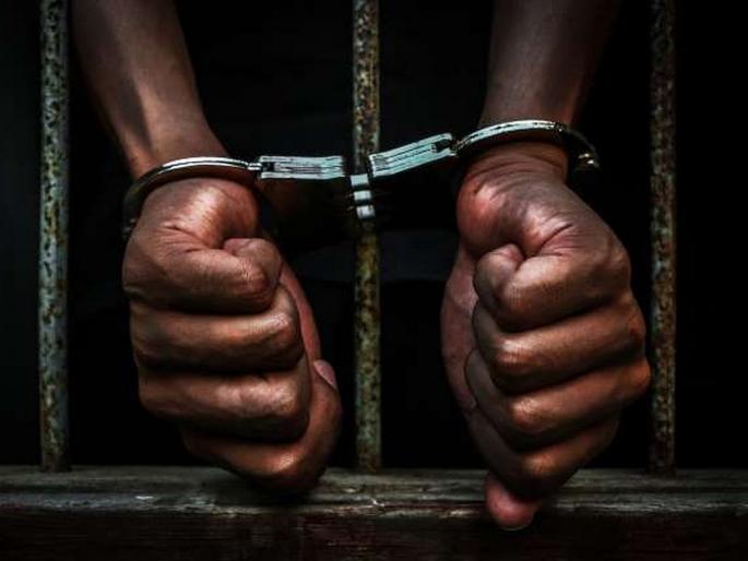 Now showing middle finger to woman can land you in jail | महिलांना मिडल फिंगर दाखवणं पडू शकतं महागात, तीन वर्षांची होऊ शकते शिक्षा! Now showing middle finger to woman can land you in jail | महिलांना मिडल फिंगर दाखवणं पडू शकतं महागात, तीन वर्षांची होऊ शकते शिक्षा!