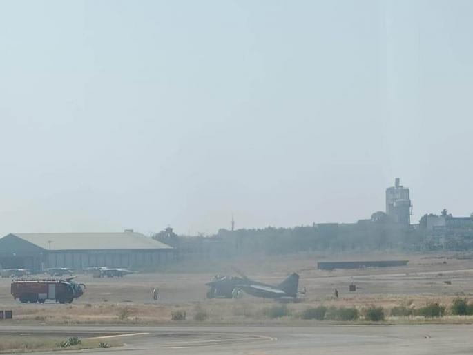 MiG 29K's tire burst during takeoff: Fortunately no loss of life was avoided in goa | उड्डाण करताना ‘मिग २९ के’चा टायर फुटला; सुदैवाने जिवीत हानी टळली