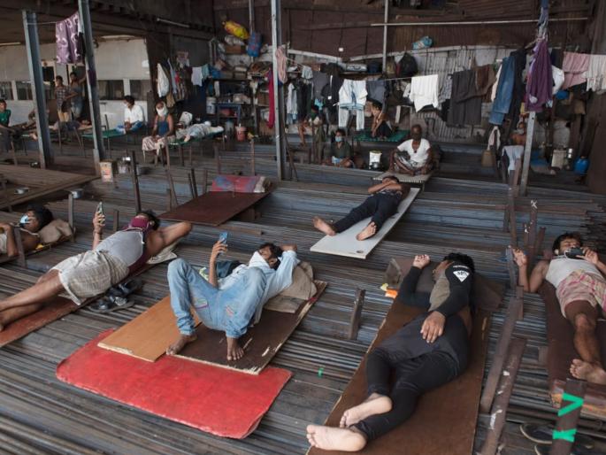 CoronaVirus MHA asks stranded migrant workers to get back to work | CoronaVirus: स्थलांतरित मजुरांना राज्यातच काम करण्याची केंद्राची मुभा CoronaVirus MHA asks stranded migrant workers to get back to work | CoronaVirus: स्थलांतरित मजुरांना राज्यातच काम करण्याची केंद्राची मुभा