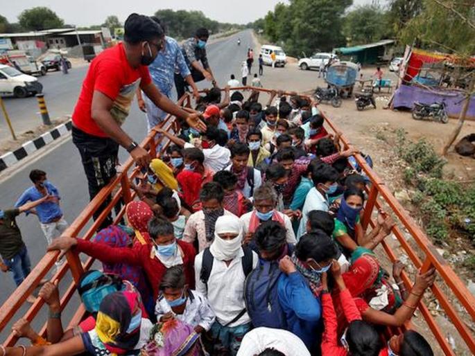 CoronaVirus Lockdown News Migrant workers return to the village | CoronaVirus Lockdown News: भीती कोरोनाची; स्थलांतरित कामगारांचे तांडेच्या तांडे पुन्हा गावाकडे CoronaVirus Lockdown News Migrant workers return to the village | CoronaVirus Lockdown News: भीती कोरोनाची; स्थलांतरित कामगारांचे तांडेच्या तांडे पुन्हा गावाकडे