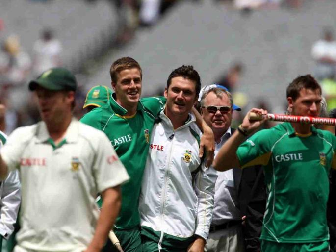 Legendary South Africa all-rounder Mike Procter suffers cardiac arrest in ICU, , who scored over 20,000 runs and bagged more than 1,400 wickets | २० हजार धावा अन् १४०० हून अधिक विकेट्स घेणारा अष्टपैलू खेळाडू मृत्यूशी देतोय झुंज... 