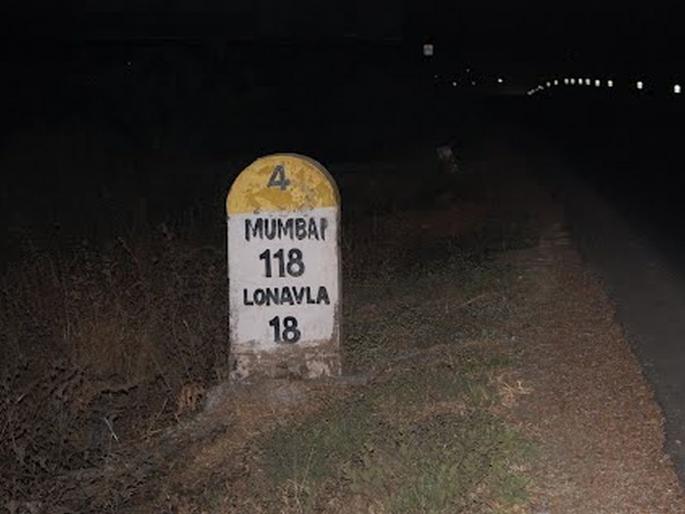 What different coloured milestones indicates? Know the milestone colour code | रस्त्याच्या कडेला वेगवेगळ्या रंगाचे माइल स्टोन का लावलेले असतात? जाणून घ्या अर्थ.... What different coloured milestones indicates? Know the milestone colour code | रस्त्याच्या कडेला वेगवेगळ्या रंगाचे माइल स्टोन का लावलेले असतात? जाणून घ्या अर्थ....