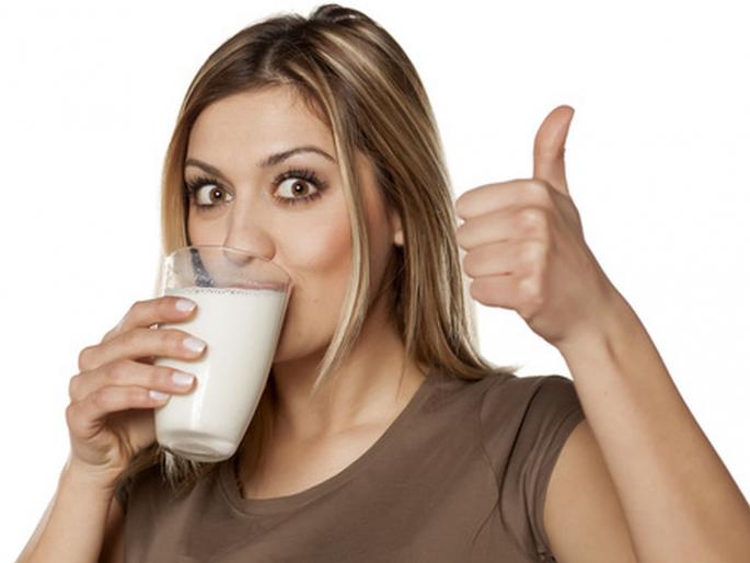 Don't ever eat these food items with milk, know reason behind them | दूध सेवन करण्याच्या आधी किंवा नंतर चुकूनही 'हे' पदार्थ खाऊ नका, पडू शकतं महागात! Don't ever eat these food items with milk, know reason behind them | दूध सेवन करण्याच्या आधी किंवा नंतर चुकूनही 'हे' पदार्थ खाऊ नका, पडू शकतं महागात!