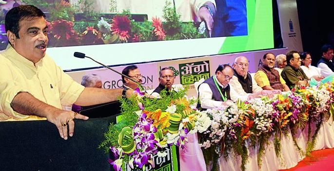 Milk should be included in school nutrition diet: Nitin Gadkari | शालेय पोषण आहारात दुधाचा समावेश व्हावा : नितीन गडकरी Milk should be included in school nutrition diet: Nitin Gadkari | शालेय पोषण आहारात दुधाचा समावेश व्हावा : नितीन गडकरी