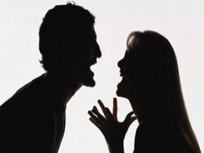 The boiled milk thrown on the wife; The husband filed a criminal complaint against him | बायकोवर फेकले उकळते दूध; नवऱ्यासह चौघांवर गुन्हा दाखल The boiled milk thrown on the wife; The husband filed a criminal complaint against him | बायकोवर फेकले उकळते दूध; नवऱ्यासह चौघांवर गुन्हा दाखल