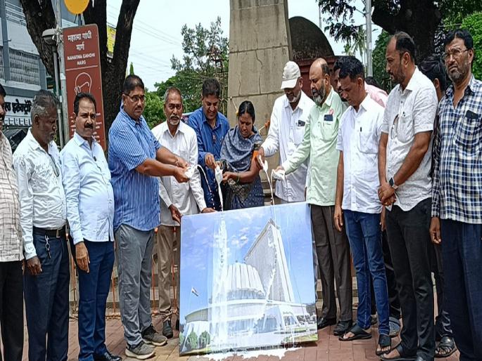 Protest against the government by anointing the posters of Vidhan Bhavan in Sangli for milk price hike | सांगलीत विधानभवनाच्या पोस्टरला दुग्धाभिषेक घालून सरकारचा निषेध