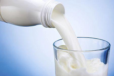 Milk prices rise by two rupees in the state from Monday | राज्यात सोमवारपासून दुधाच्या दरात दोन रुपयांनी वाढ  Milk prices rise by two rupees in the state from Monday | राज्यात सोमवारपासून दुधाच्या दरात दोन रुपयांनी वाढ