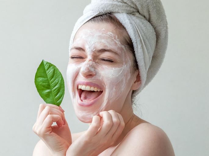 Beauty tips : get flawless and glowing skin by using raw milk | कच्चे दूध आहे चेहऱ्यासाठी वरदान ! रोज न चुकता लावा, फ्लॉ लेस चेहरा मिळवा..