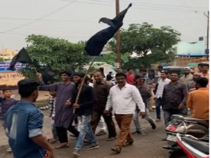 Maharashtra Election 2019: 'MIM go back' party corporation stand in Auranagabad Central | Maharashtra Election 2019 : औरंगाबादेत पक्षाच्या नगरसेवकाचे ‘एमआयएम गो बॅक’