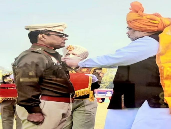 ips rajendra prasad meena from karauli rajasthan success story | करून दाखवलं! वडिलांचं छत्र हरपलं पण 'तो' खचला नाही; मेहनतीने पूर्ण केलं IPS होण्याचं स्वप्न ips rajendra prasad meena from karauli rajasthan success story | करून दाखवलं! वडिलांचं छत्र हरपलं पण 'तो' खचला नाही; मेहनतीने पूर्ण केलं IPS होण्याचं स्वप्न