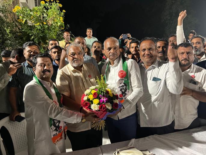 Former Uddhav Sena MLAs Ulhas Patil and Sujit Minchekar decided to contest elections from the Swabimani Shetkari Sanghatna | कोल्हापुरात उद्धव ठाकरे यांना मोठा धक्का; उल्हास पाटील, सुजित मिणचेकर ‘स्वाभिमानी’त Former Uddhav Sena MLAs Ulhas Patil and Sujit Minchekar decided to contest elections from the Swabimani Shetkari Sanghatna | कोल्हापुरात उद्धव ठाकरे यांना मोठा धक्का; उल्हास पाटील, सुजित मिणचेकर ‘स्वाभिमानी’त