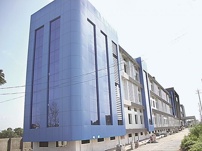 District Surgeons suspension is dou to started 'OPD' ... | जिल्हा शल्यचिकित्सकांना ‘ओपीडी’ सुरु करणे नडले... District Surgeons suspension is dou to started 'OPD' ... | जिल्हा शल्यचिकित्सकांना ‘ओपीडी’ सुरु करणे नडले...