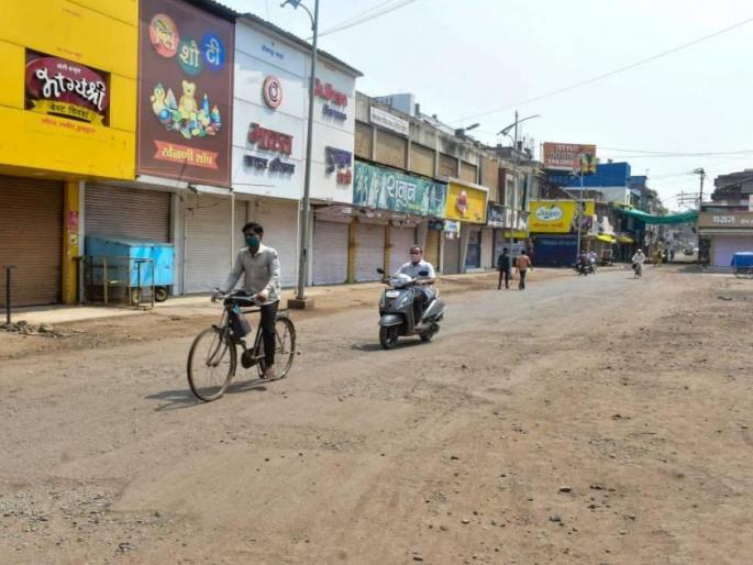 Mini Lockdown in maharashtra hits countries economy | CoronaVirus Lockdown News: मिनी लॉकडाऊनचा बसतो फटका; बाजारपेठेतील खरेदी- विक्रीच पूर्णपणे थांबते Mini Lockdown in maharashtra hits countries economy | CoronaVirus Lockdown News: मिनी लॉकडाऊनचा बसतो फटका; बाजारपेठेतील खरेदी- विक्रीच पूर्णपणे थांबते