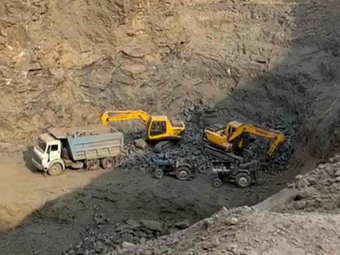 Illegal secondary mineral mining in Gadchiroli will now be under the watchful eye of the team | गडचिरोलीमध्ये अवैध गौण खनिज उत्खननावर आता असणार भरारी पथकाची नजर Illegal secondary mineral mining in Gadchiroli will now be under the watchful eye of the team | गडचिरोलीमध्ये अवैध गौण खनिज उत्खननावर आता असणार भरारी पथकाची नजर