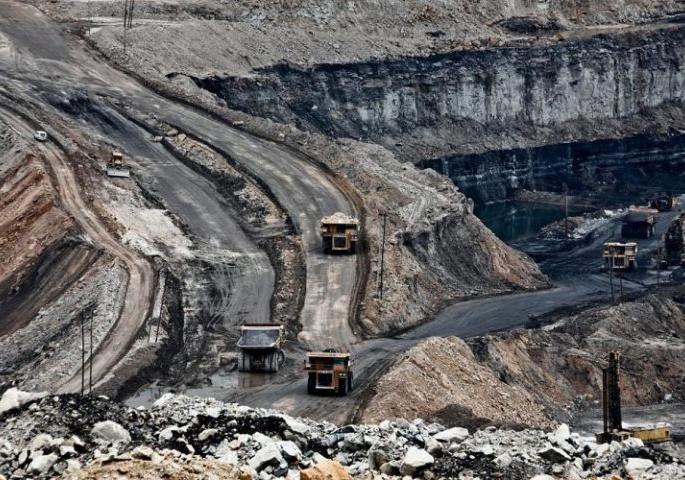 Stay on lease of stone excavation | दगड उत्खननाची लीज देण्यावर स्थगिती Stay on lease of stone excavation | दगड उत्खननाची लीज देण्यावर स्थगिती