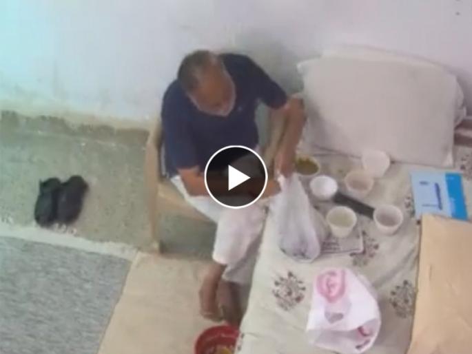 Another video of Delhi government minister and Aam Aadmi Party leader Satyendar Jain from jail has gone viral. | मंत्री सत्येंद्र जैन यांचा तुरुंगातील आणखी एक व्हिडिओ आला समोर; दोघंजण येतात अन्... Another video of Delhi government minister and Aam Aadmi Party leader Satyendar Jain from jail has gone viral. | मंत्री सत्येंद्र जैन यांचा तुरुंगातील आणखी एक व्हिडिओ आला समोर; दोघंजण येतात अन्...