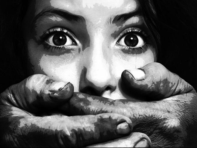 Vadapav's bait shows four minor girls tortured | वडापावचे आमिष दाखूवन चार अल्पवयीन मुलींवर अत्याचार Vadapav's bait shows four minor girls tortured | वडापावचे आमिष दाखूवन चार अल्पवयीन मुलींवर अत्याचार