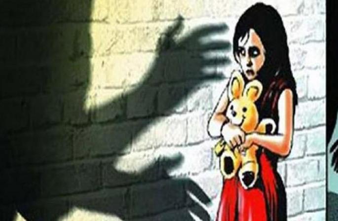 Molestation by making obscenity with minor girl in Nagpur | नागपुरात  चिमुकलीसोबत अश्लील चाळे करून विनयभंग