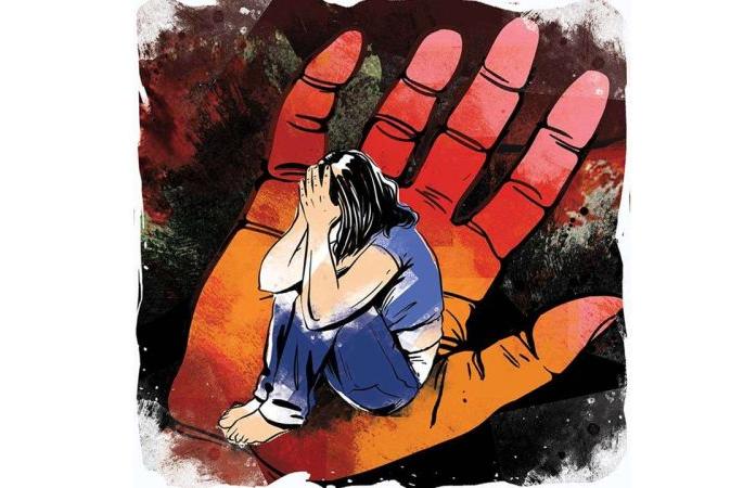 Facebook friends betrayed: 14-year-old girl raped | फेसबुक फ्रेंडशिपने केला विश्वासघात : १४ वर्षाच्या मुलीवर बलात्कार Facebook friends betrayed: 14-year-old girl raped | फेसबुक फ्रेंडशिपने केला विश्वासघात : १४ वर्षाच्या मुलीवर बलात्कार