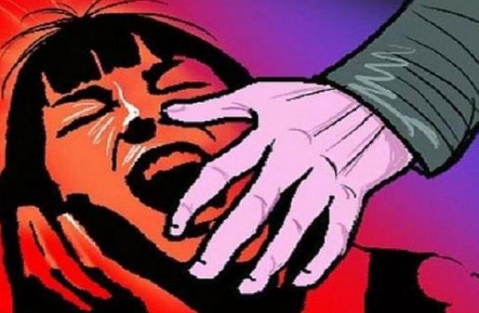 Rape on a minor girl brought for home work | घरकामाला आणलेल्या अल्पवयीन मुलीवर अत्याचार