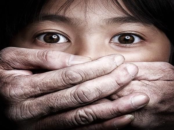 Raped on minor girl in Nagpur school building | नागपुरात शाळेच्या इमारतीत चिमुकलीवर अत्याचार Raped on minor girl in Nagpur school building | नागपुरात शाळेच्या इमारतीत चिमुकलीवर अत्याचार