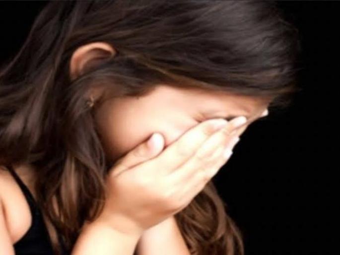 Eight-year-old girl raped by neighbor in Nagpur | नागपुरात आठ वर्षीय मुलीवर शेजाऱ्याचा बलात्कार Eight-year-old girl raped by neighbor in Nagpur | नागपुरात आठ वर्षीय मुलीवर शेजाऱ्याचा बलात्कार