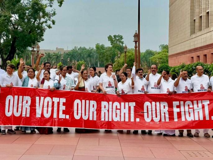 Opposition MPs Wear124-Year-Old Minta Devi Shirts | कोण आहेत १२४ वर्षीय मिंता देवी? ज्यांच्या नावाचं टी-शर्ट घालून विरोधकांचा संसदेत राडा!