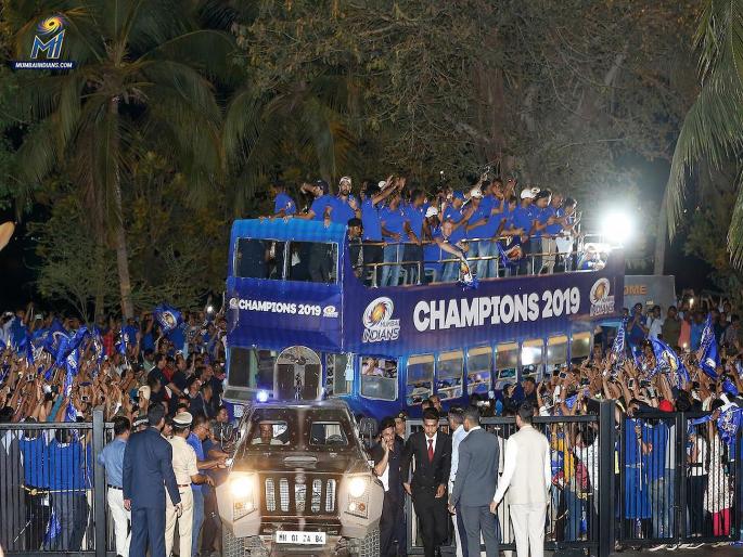 IPL 2019 Final : Mumbai Indians owner Nita Ambani Welcome winning trophy in her Antilia bungalow | IPL 2019 : अंबानींच्या अँटिलियामध्ये असं झालं जेतेपदाच्या चषकाचं स्वागत, Video