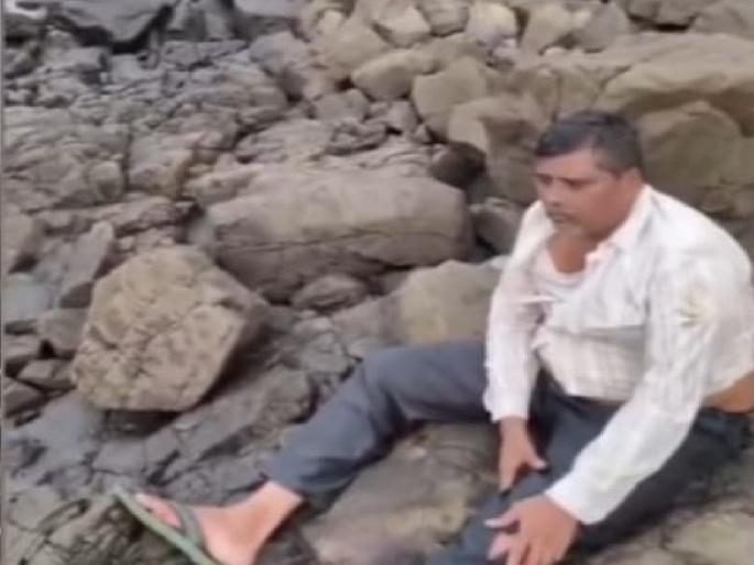 A man who fell into the sea while fishing at Mirya Port in Ratnagiri was rescued | मासेमारी करताना समुद्रात पडला पण..; रत्नागिरीतील मिऱ्या बंदर येथील घटना A man who fell into the sea while fishing at Mirya Port in Ratnagiri was rescued | मासेमारी करताना समुद्रात पडला पण..; रत्नागिरीतील मिऱ्या बंदर येथील घटना