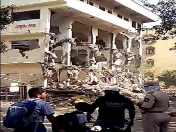 Action on the unauthorized three-storey building of Shiv Sena corporator Kamlesh Bhoir | शिवसेना नगरसेवक कमलेश भोईर यांच्या अनधिकृत तीन मजली इमारतीवर कारवाई Action on the unauthorized three-storey building of Shiv Sena corporator Kamlesh Bhoir | शिवसेना नगरसेवक कमलेश भोईर यांच्या अनधिकृत तीन मजली इमारतीवर कारवाई