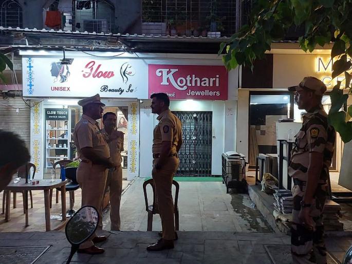 Mira Road: Attempt to rob Sarafa at gunpoint in Mira Road | Mira Road: मीरारोडमध्ये बंदुकीचा धाक दाखवून सराफाला लुटण्याचा प्रयत्न Mira Road: Attempt to rob Sarafa at gunpoint in Mira Road | Mira Road: मीरारोडमध्ये बंदुकीचा धाक दाखवून सराफाला लुटण्याचा प्रयत्न