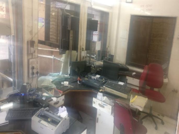 Railway station house in Bhaindar burglars; Computers, printers, etc. | भाईंदर येथील रेल्वे तिकीट घर चोरट्याने फोडले; संगणक, प्रिंटर आदींची तोडफोड Railway station house in Bhaindar burglars; Computers, printers, etc. | भाईंदर येथील रेल्वे तिकीट घर चोरट्याने फोडले; संगणक, प्रिंटर आदींची तोडफोड