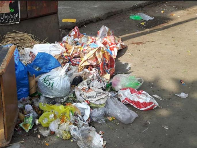  Mira-Bhayander police stopped the non-classified waste; The garbage unclassified | मीरा-भाईंदर पालिकेकडुन वर्गीकरण न होणारा कचरा उचलण्यास बंद; वर्गीकरण न झालेला कचरा पडून