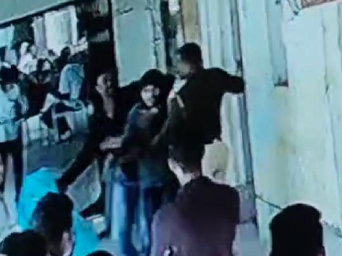 Four absconding accused arrested for attempting to attack accused in Miraj Civil | Sangli: मिरज सिव्हिलमध्ये आरोपीवर हल्ल्याचा प्रयत्न करणारे फरारी चौघे जेरबंद, चार तासांत आळल्या मुसक्या Four absconding accused arrested for attempting to attack accused in Miraj Civil | Sangli: मिरज सिव्हिलमध्ये आरोपीवर हल्ल्याचा प्रयत्न करणारे फरारी चौघे जेरबंद, चार तासांत आळल्या मुसक्या