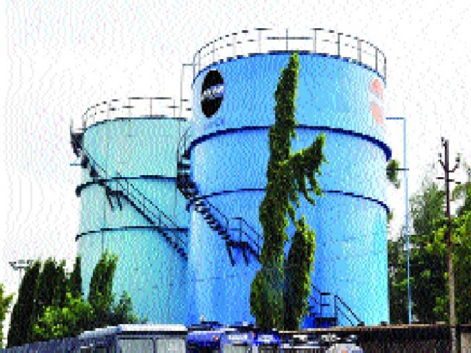 Fuel smuggled in oil depot area: fuel steal from Mirajat railway wagon | आॅईल डेपो परिसरात इंधन तस्करी जोमात : मिरजेत रेल्वे वॅगनमधून इंधनाची चोरी Fuel smuggled in oil depot area: fuel steal from Mirajat railway wagon | आॅईल डेपो परिसरात इंधन तस्करी जोमात : मिरजेत रेल्वे वॅगनमधून इंधनाची चोरी