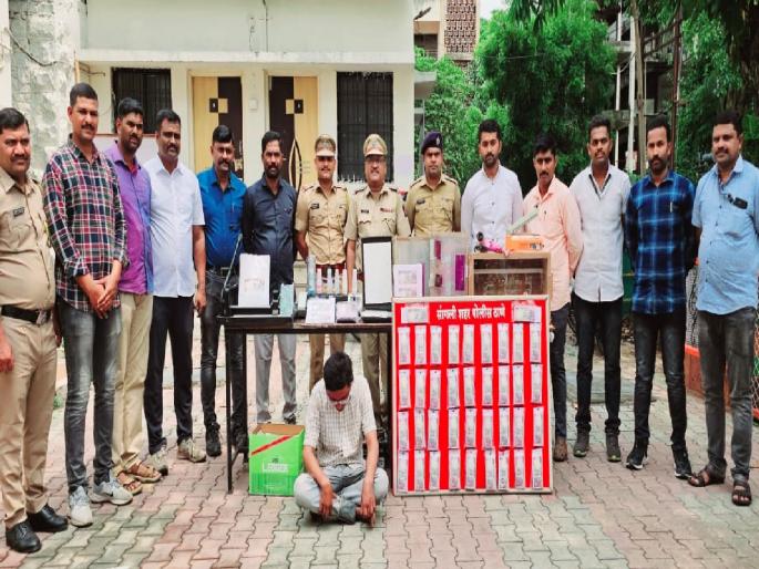 Fake notes factory in Miraj Sangli, 1 lakh 90 thousand notes of 50 rupees seized; one Arrested | Sangli: मिरजेत बनावट नोटांचा कारखाना, ५० रूपयांच्या एक लाख ९० हजाराच्या नोटा जप्त; एकास अटक Fake notes factory in Miraj Sangli, 1 lakh 90 thousand notes of 50 rupees seized; one Arrested | Sangli: मिरजेत बनावट नोटांचा कारखाना, ५० रूपयांच्या एक लाख ९० हजाराच्या नोटा जप्त; एकास अटक