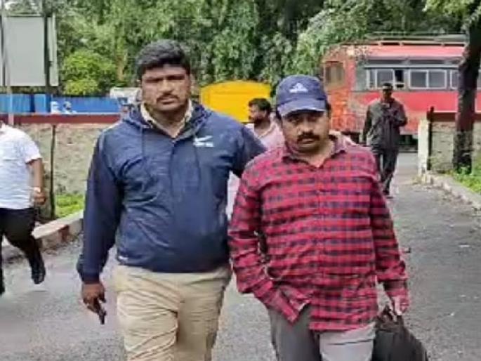 Miraj Police has arrested the accused who cheated investors of Rs 3 crore with the lure of extra returns | Sangli: जादा परताव्याच्या आमिषाने सव्वातीन कोटींची फसवणूक, फरार आरोपीस अटक Miraj Police has arrested the accused who cheated investors of Rs 3 crore with the lure of extra returns | Sangli: जादा परताव्याच्या आमिषाने सव्वातीन कोटींची फसवणूक, फरार आरोपीस अटक
