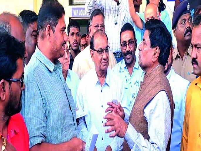 The railway flyover near Kripamayi in Miraj will have to be demolished says General Manager of Railways | रेल्वे महाव्यवस्थापक म्हणतात...मिरजेचा पूल पाडावाच लागेल The railway flyover near Kripamayi in Miraj will have to be demolished says General Manager of Railways | रेल्वे महाव्यवस्थापक म्हणतात...मिरजेचा पूल पाडावाच लागेल