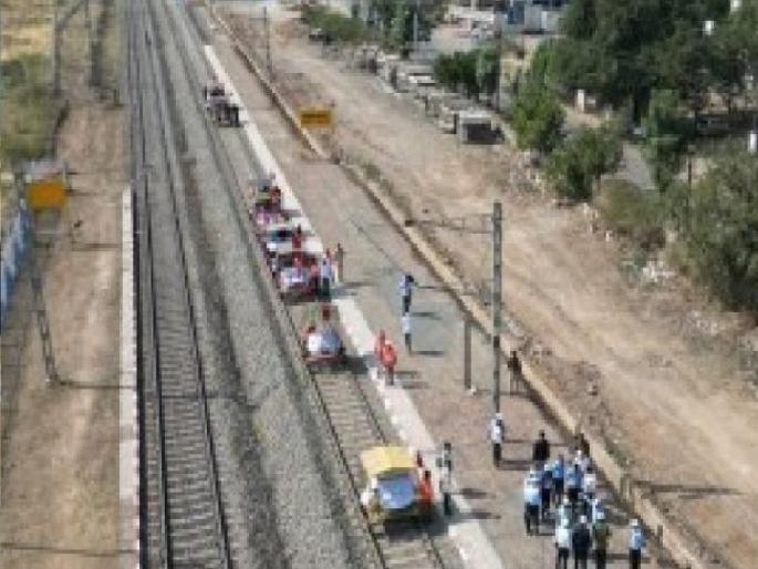 Funds of Rs 984 crore approved for doubling of Kolhapur Miraj railway, information from MP Dhananjay Mahadik | कोल्हापूर-मिरज रेल्वे दुहेरीकरणासाठी ९८४ कोटींचा निधी मंजूर, खासदार धनंजय महाडिक यांची माहिती Funds of Rs 984 crore approved for doubling of Kolhapur Miraj railway, information from MP Dhananjay Mahadik | कोल्हापूर-मिरज रेल्वे दुहेरीकरणासाठी ९८४ कोटींचा निधी मंजूर, खासदार धनंजय महाडिक यांची माहिती