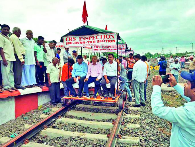 Pune-Mirage doubles retained | पुणे-मिरज दुहेरीकरण रखडले Pune-Mirage doubles retained | पुणे-मिरज दुहेरीकरण रखडले
