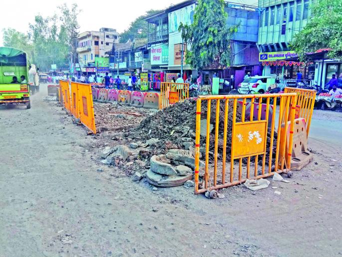 One killed in accident | मिरजेत खड्ड्यांमुळे अपघातात एक ठार One killed in accident | मिरजेत खड्ड्यांमुळे अपघातात एक ठार