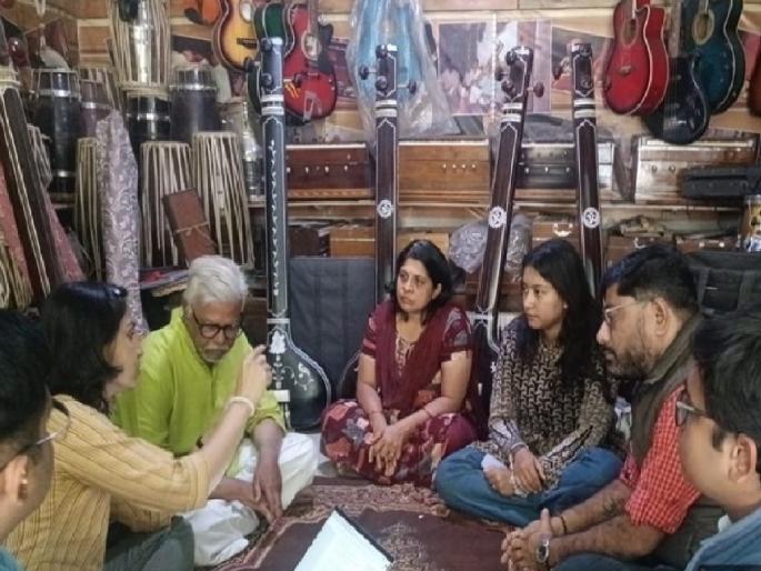 The heritage of stringed instrument making in Miraj will now be preserved in written form | Sangli: मिरजेच्या तंतुवाद्यांची दास्तान आता दस्तऐवजात गुंफणार, राज्य शासनाचे महत्त्वपूर्ण पाऊल The heritage of stringed instrument making in Miraj will now be preserved in written form | Sangli: मिरजेच्या तंतुवाद्यांची दास्तान आता दस्तऐवजात गुंफणार, राज्य शासनाचे महत्त्वपूर्ण पाऊल