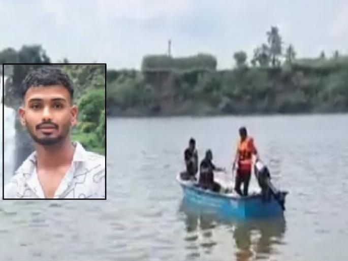 Three drowned during immersion of idol of Devi in Miraj; Two rescued, search for one | Sangli: मिरजेत देवीच्या मूर्ती विसर्जनावेळी तिघे बुडाले; दोघांना वाचविले, एकाचा शोध सुरू Three drowned during immersion of idol of Devi in Miraj; Two rescued, search for one | Sangli: मिरजेत देवीच्या मूर्ती विसर्जनावेळी तिघे बुडाले; दोघांना वाचविले, एकाचा शोध सुरू