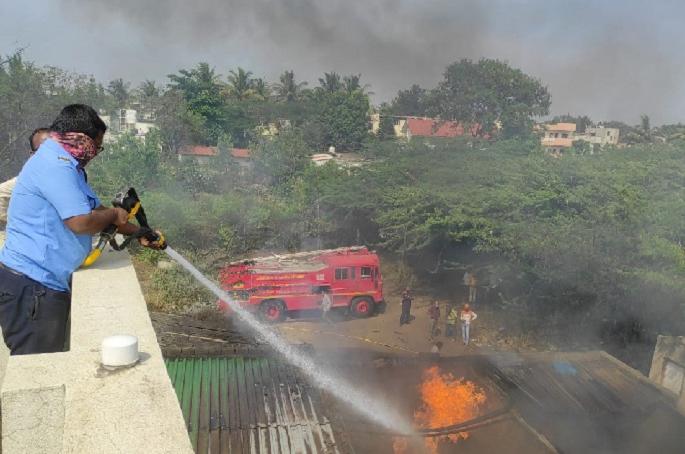 Explosion at Miraj Chemical Factory both injured | मिरजेत केमिकल कारखान्यात स्फोट, दोघे जखमी